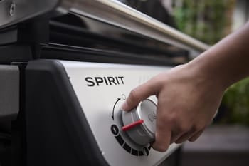 Barbacoa de gas WEBER Spirit E-310 de 3 quemadores y 7 kw de potencia recomendado para más de 10 personas