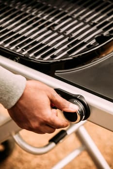 Barbacoa de gas WEBER Weber Traveler de 1 quemadores y 13.71 kw de potencia recomendado para de 6 a 10 personas